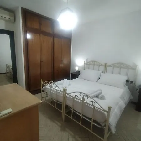 Molote Bed and Breakfast Όλμπια